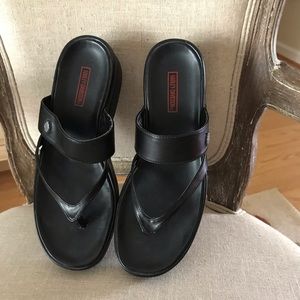 Authentic Harley Davidson sandals worn only once.